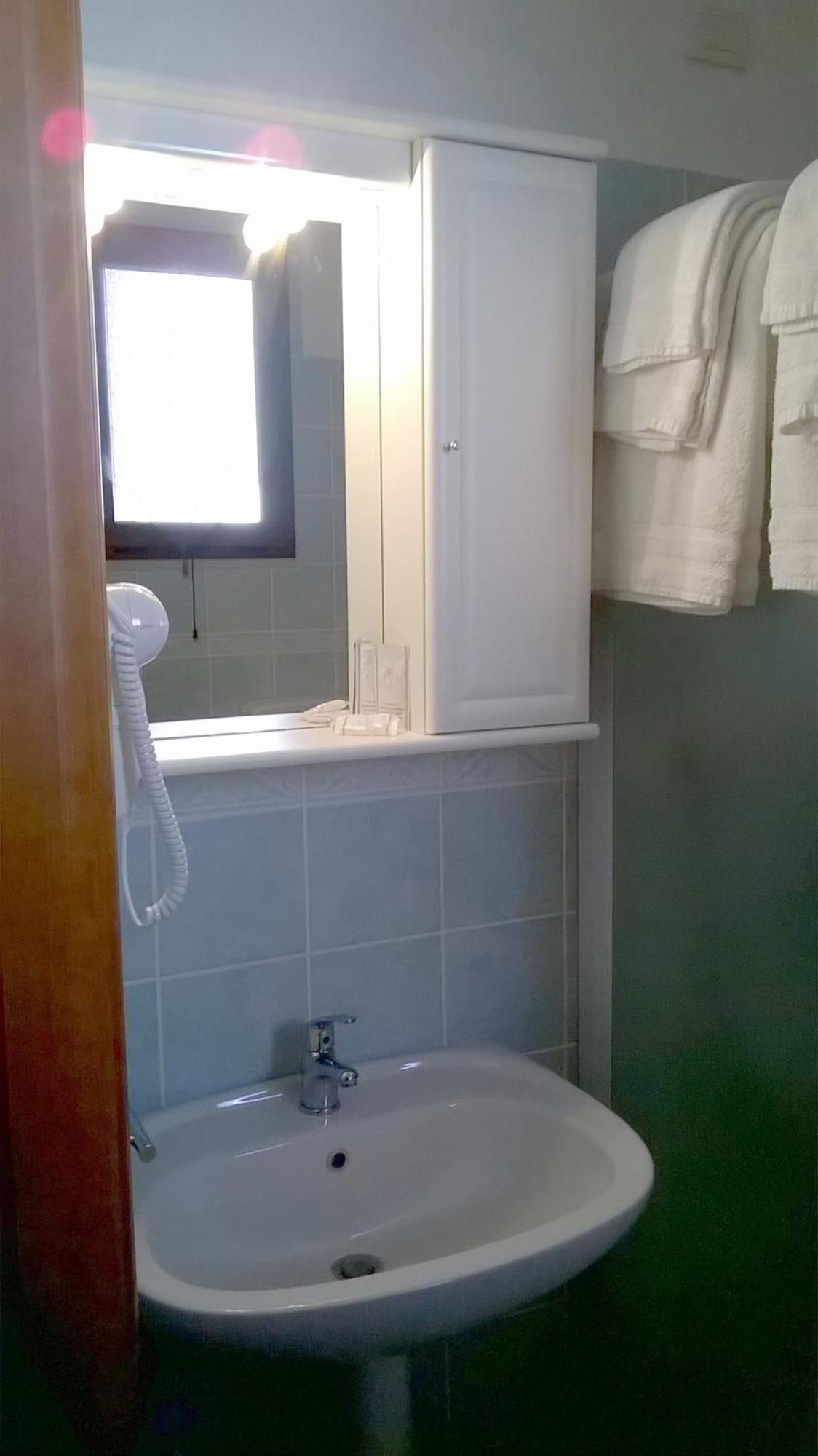 Hotel Bellavista S'Archittu Ruang foto