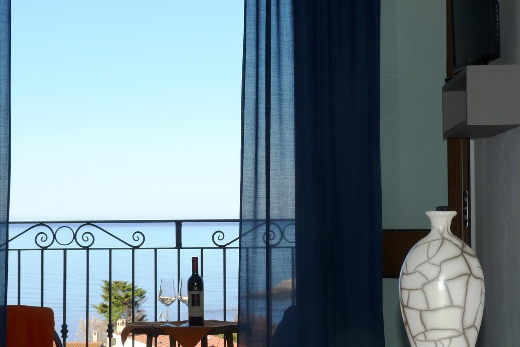 Hotel Bellavista S'Archittu Bagian luar foto