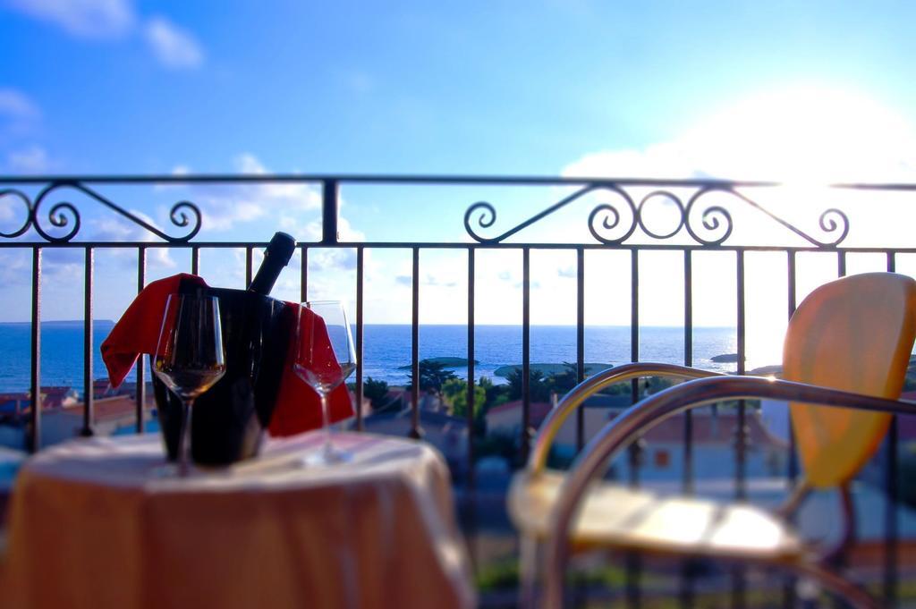Hotel Bellavista S'Archittu Bagian luar foto