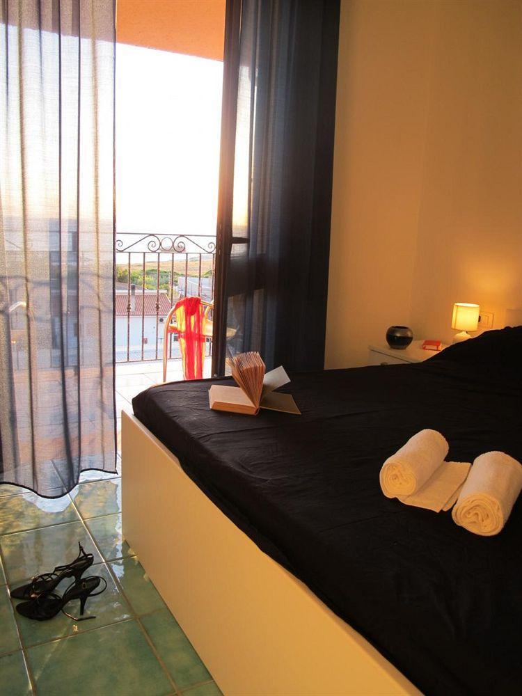 Hotel Bellavista S'Archittu Bagian luar foto