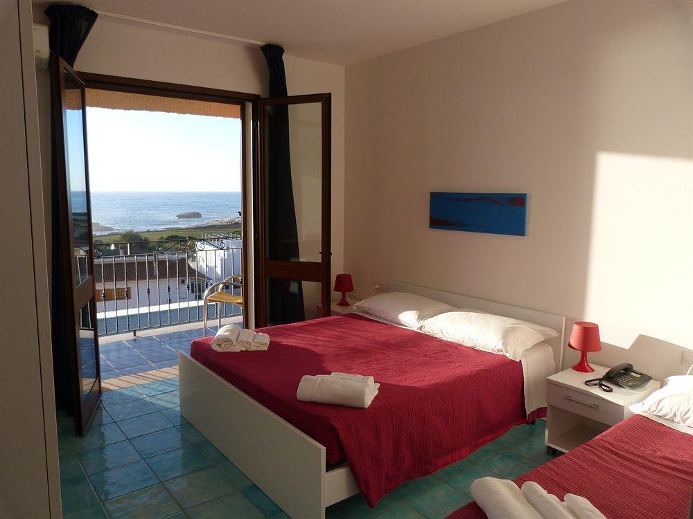 Hotel Bellavista S'Archittu Bagian luar foto