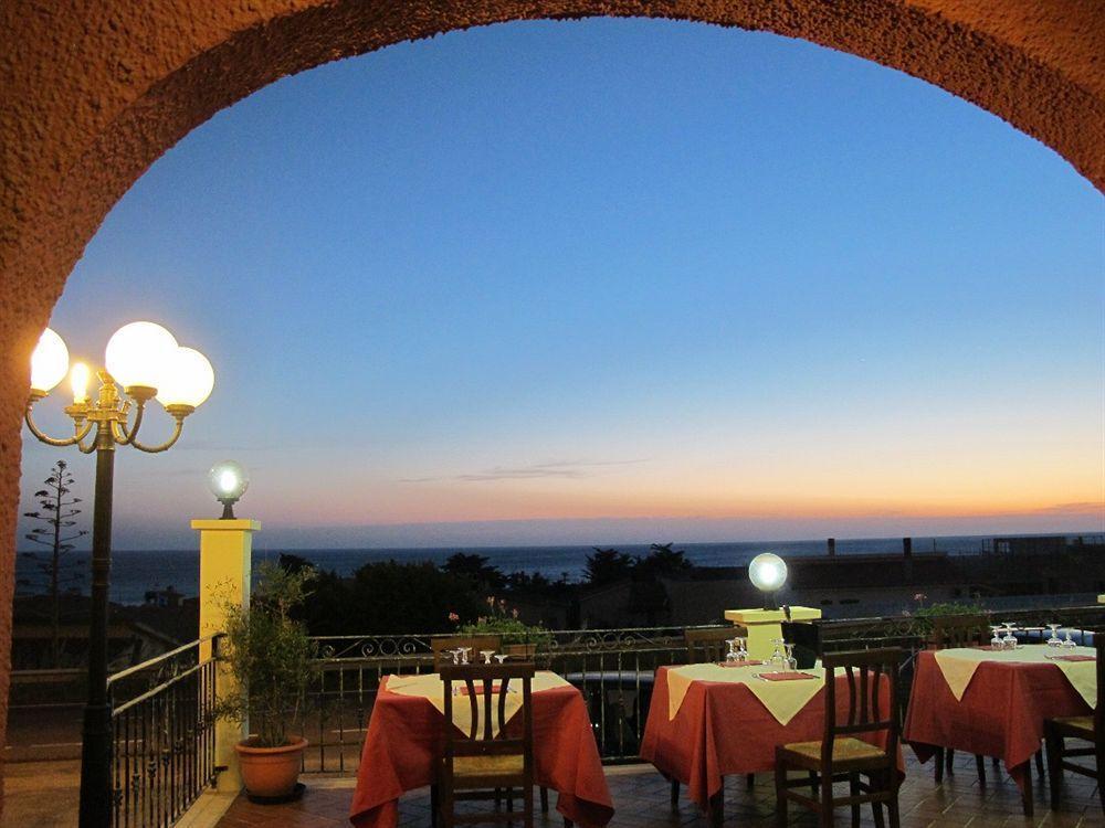 Hotel Bellavista S'Archittu Bagian luar foto