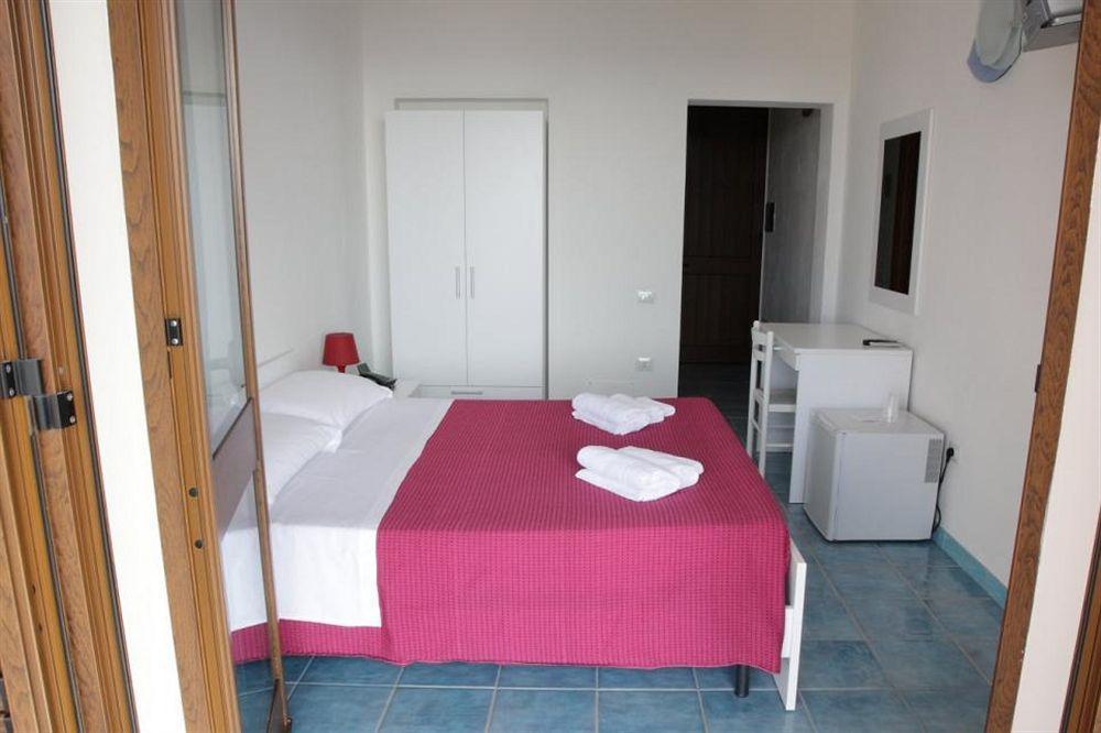 Hotel Bellavista S'Archittu Bagian luar foto
