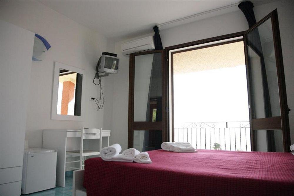 Hotel Bellavista S'Archittu Bagian luar foto