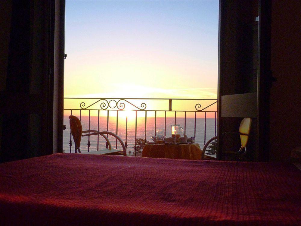 Hotel Bellavista S'Archittu Bagian luar foto