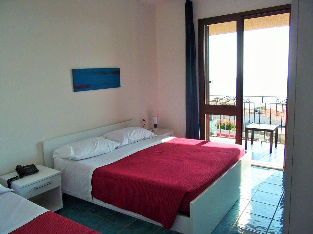 Hotel Bellavista S'Archittu Bagian luar foto