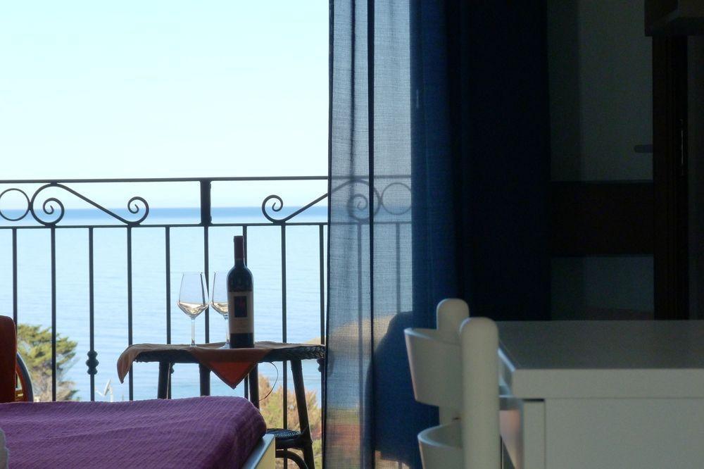 Hotel Bellavista S'Archittu Bagian luar foto